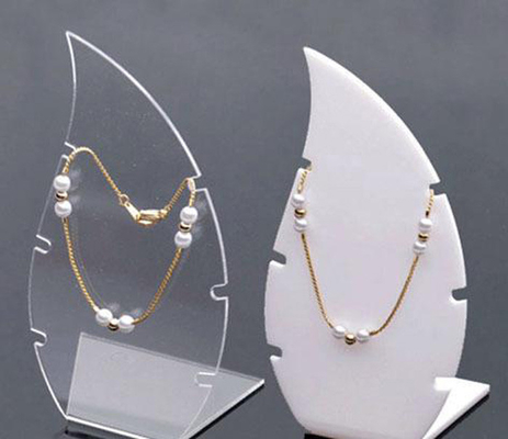 Insieme di esposizione acrilico staccabile dei gioielli dell'orecchino e della collana di nuova progettazione chiaro