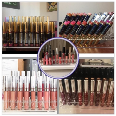Chiara contro struttura acrilica cosmetica trasparente dell'esposizione di lucentezza del labbro