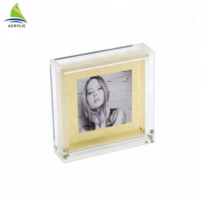Struttura acrilica fissata al muro magnetica acrilica su ordinazione della foto della cornice