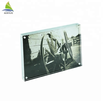 Struttura acrilica fissata al muro magnetica acrilica su ordinazione della foto della cornice